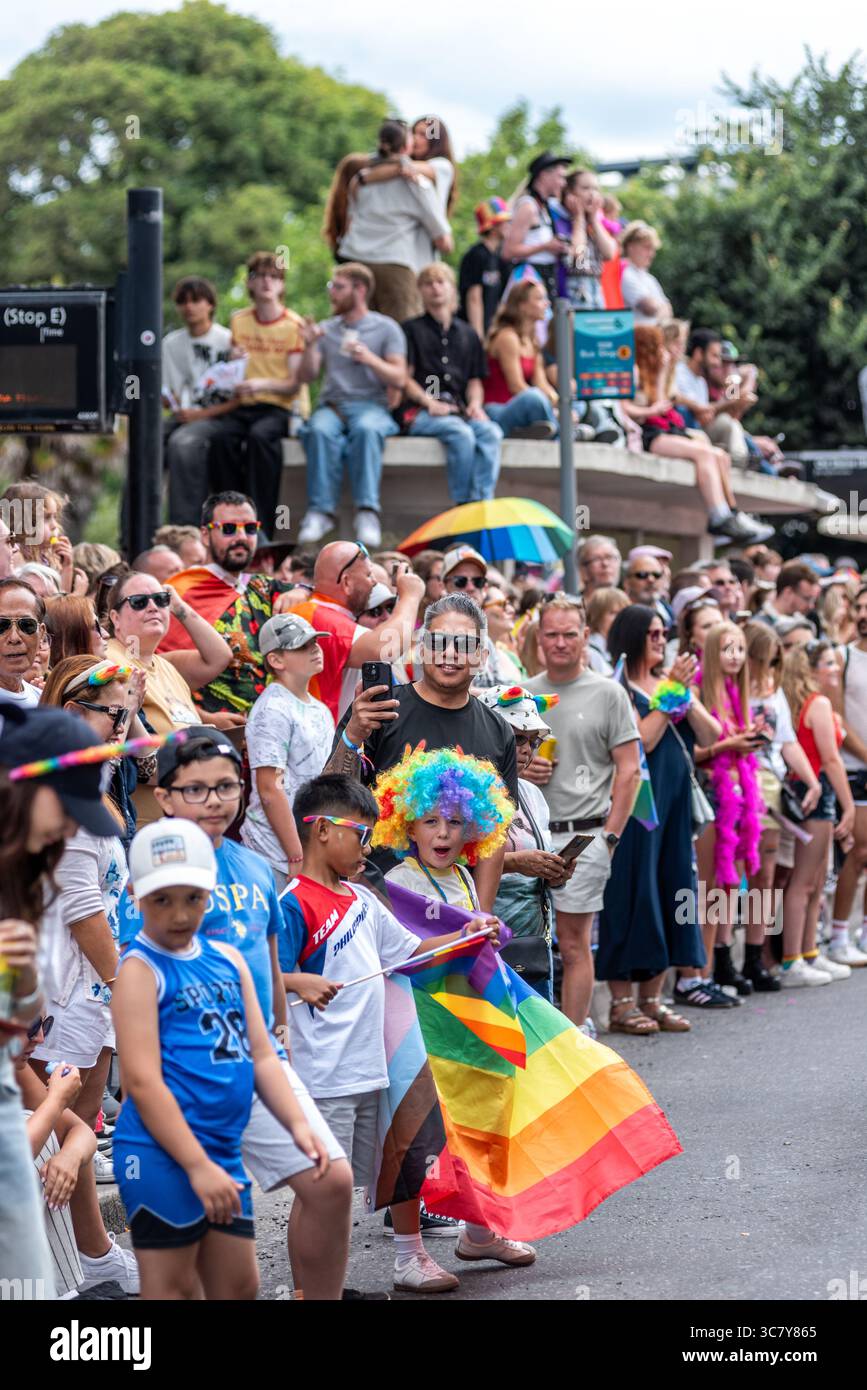 Brighton, 2. August 2025: Die jährliche Pride-Parade in Brighton heute Nachmittag Stockfoto