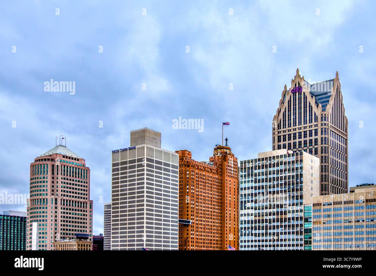 Blick auf die Büros in den Wolkenkratzern im Finanzviertel von Detroit vom Hart Plaza Detroit, Michigan, USA. Stockfoto Blick auf die Büros in den Wolkenkratzern im Finanzviertel von Detroit vom Hart Plaza Detroit, Michigan, USA. Stockfoto