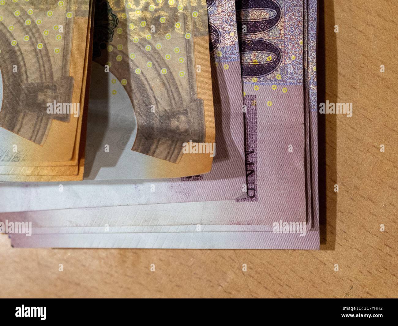 ungarisches Geld und vócredit-Karte Stockfoto