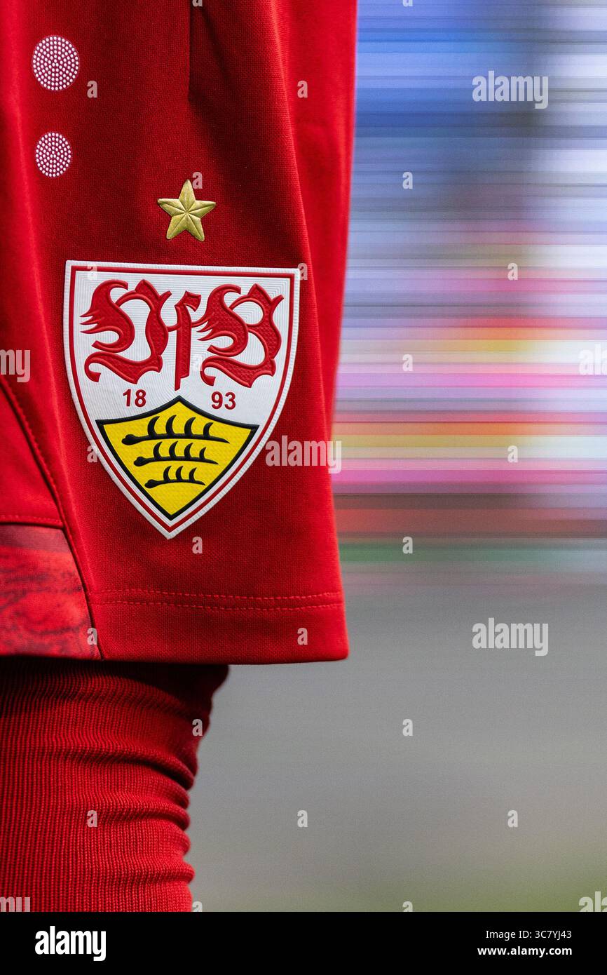 Duisburg, Deutschland. August 2025. Symbolfoto, Logo von VFB Stuttgart II. 3.Liga 1.Spieltag: MSV Duisburg - VFB Stuttgart II; Schauinsland-Reisen-Arena, Duisburg; 02.08.2025 DFL/DFB-Vorschriften verbieten jede Verwendung von Fotografien als Bildsequenzen und/oder Quasi-Video. Quelle: dpa/Alamy Live News Stockfoto