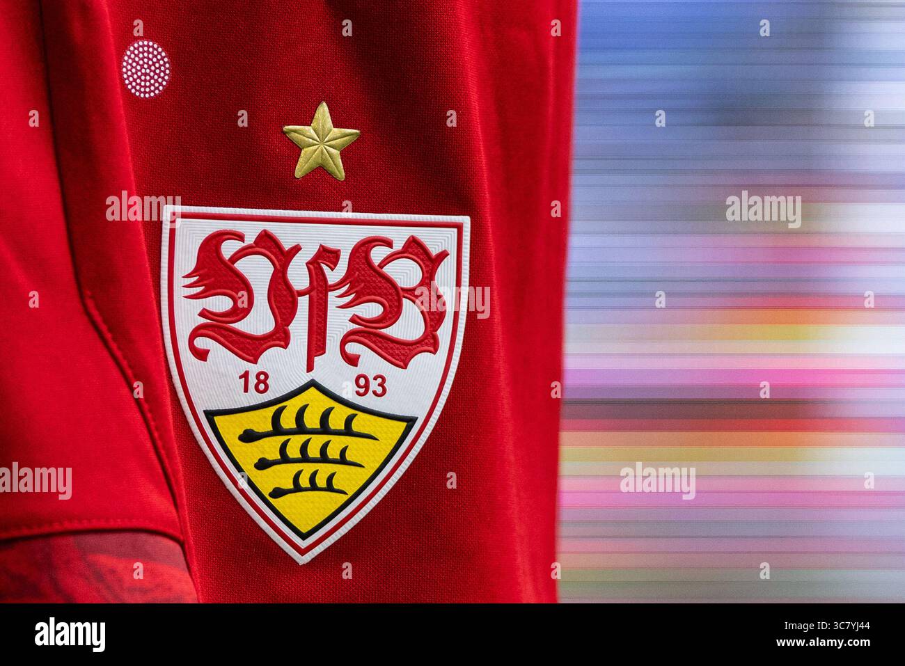 Duisburg, Deutschland. August 2025. Symbolfoto, Logo von VFB Stuttgart II. 3.Liga 1.Spieltag: MSV Duisburg - VFB Stuttgart II; Schauinsland-Reisen-Arena, Duisburg; 02.08.2025 DFL/DFB-Vorschriften verbieten jede Verwendung von Fotografien als Bildsequenzen und/oder Quasi-Video. Quelle: dpa/Alamy Live News Stockfoto