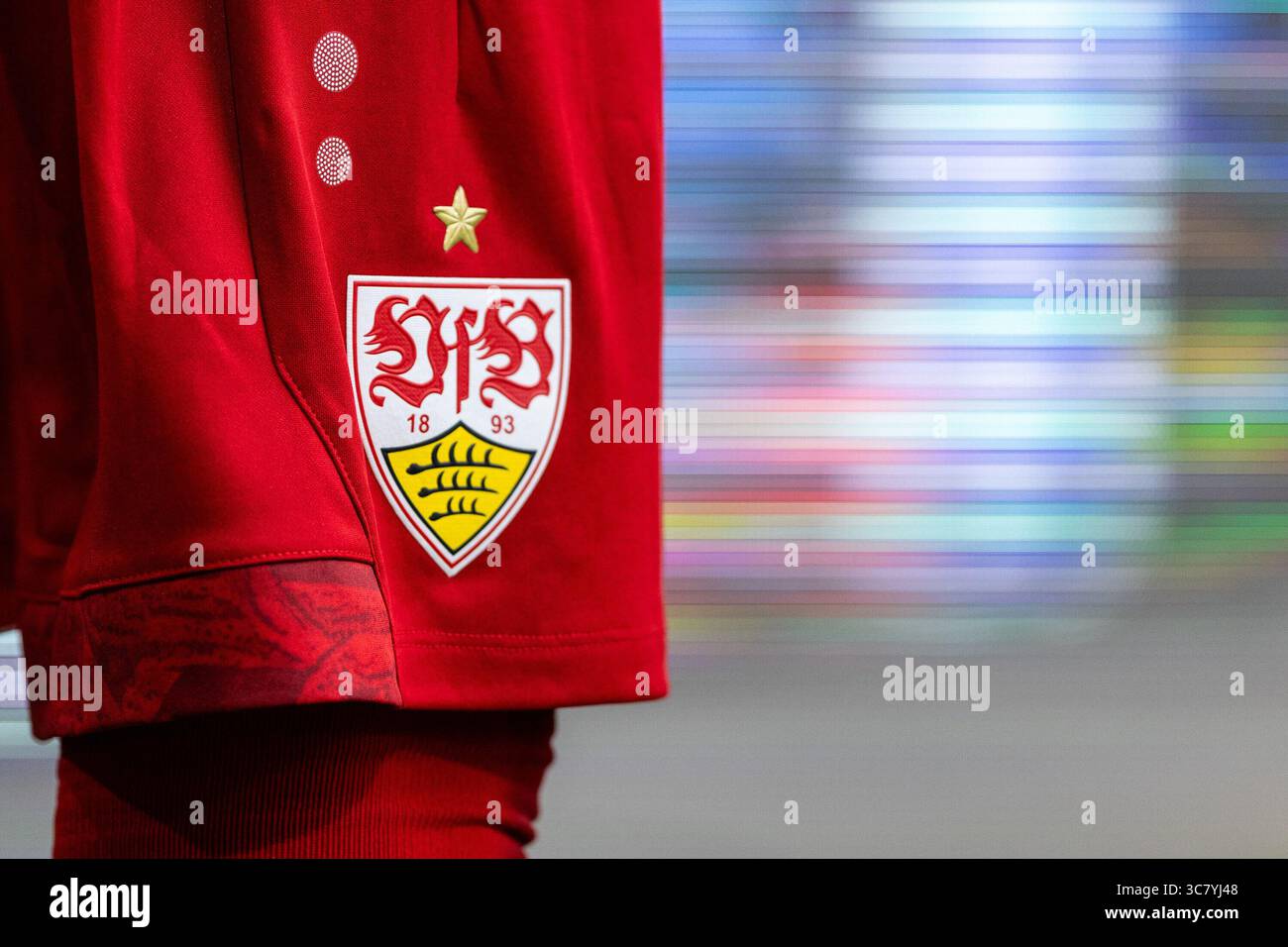 Duisburg, Deutschland. August 2025. Symbolfoto, Logo von VFB Stuttgart II. 3.Liga 1.Spieltag: MSV Duisburg - VFB Stuttgart II; Schauinsland-Reisen-Arena, Duisburg; 02.08.2025 DFL/DFB-Vorschriften verbieten jede Verwendung von Fotografien als Bildsequenzen und/oder Quasi-Video. Quelle: dpa/Alamy Live News Stockfoto