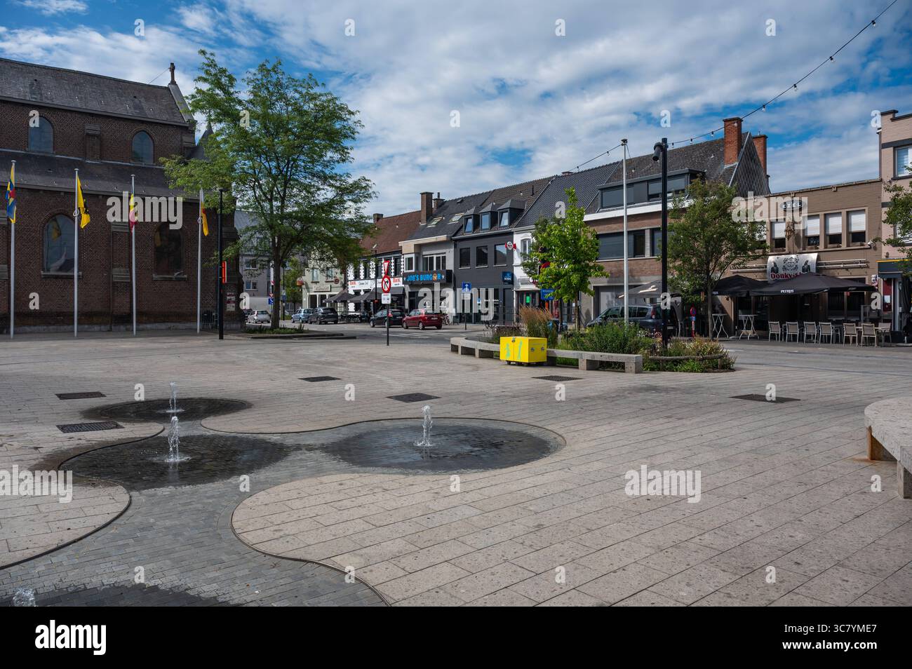Der alte Marktplatz oder Marktplein des Dorfes Kuurne, Westflandern, Belgien 11. Juli 2025 Stockfoto