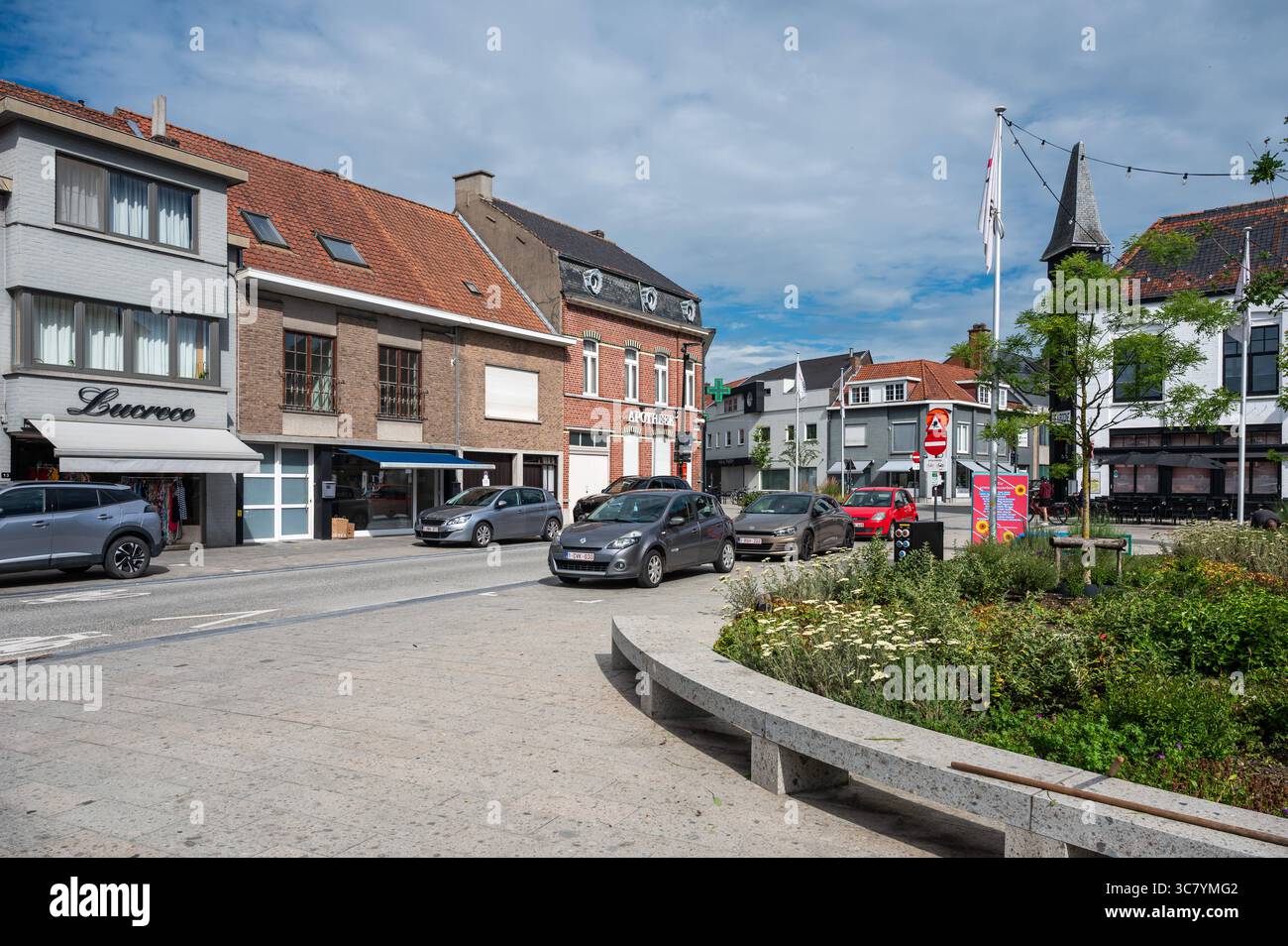 Der alte Marktplatz oder Marktplein des Dorfes Kuurne, Westflandern, Belgien 11. Juli 2025 Stockfoto