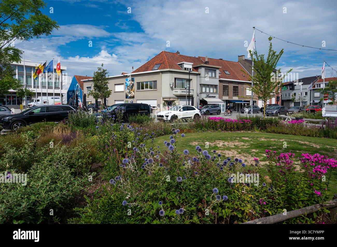 Der alte Marktplatz oder Marktplein des Dorfes Kuurne, Westflandern, Belgien 11. Juli 2025 Stockfoto