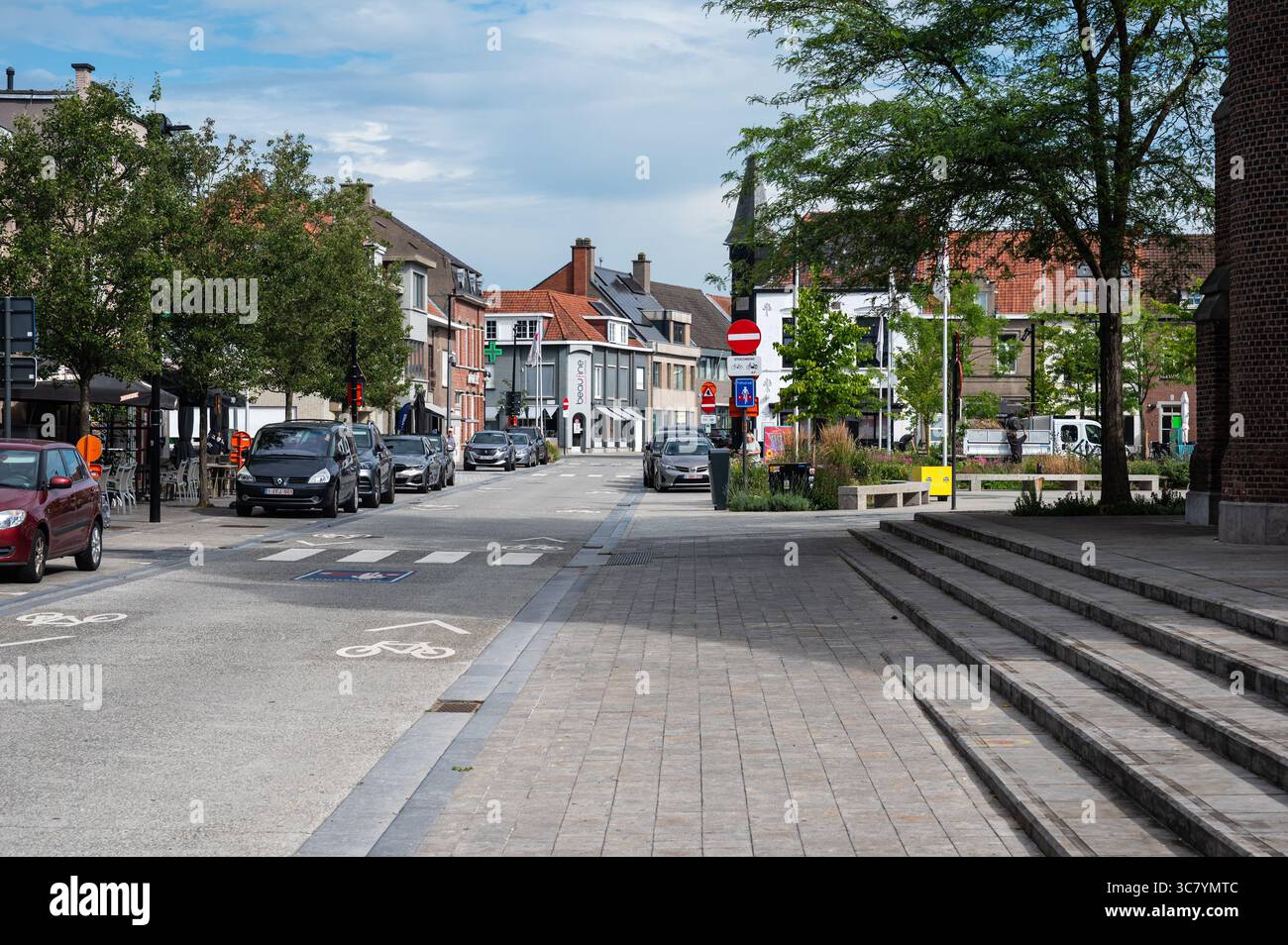 Der alte Marktplatz oder Marktplein des Dorfes Kuurne, Westflandern, Belgien 11. Juli 2025 Stockfoto