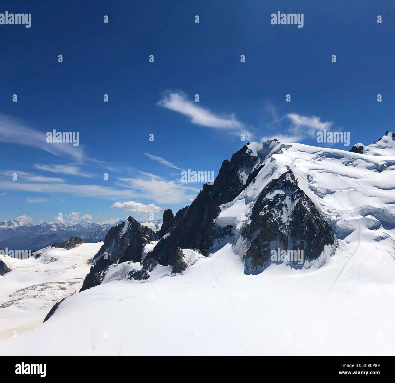 MT Blanc und schneebedeckte Berglandschaft, Haute-Savoie, Frankreich Stockfoto