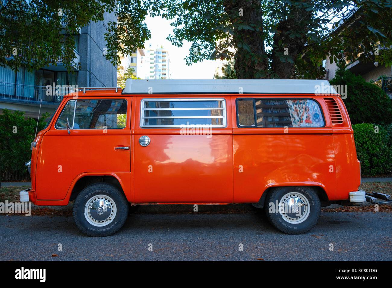 Ein 1970er Jahre Volkswagen Westfalia Van in Vancouver, BC. Stockfoto