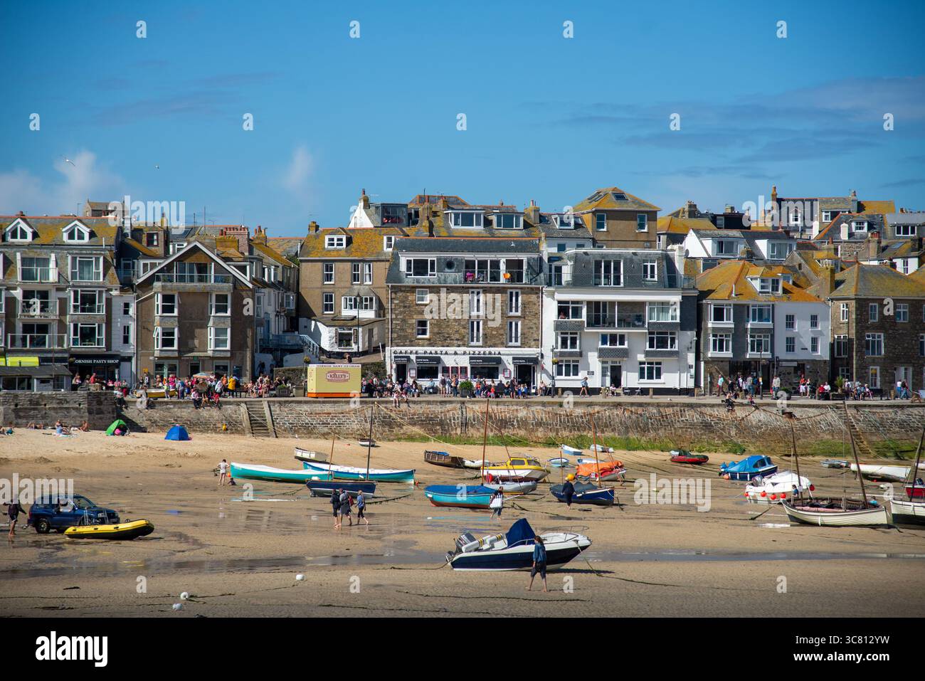 Direkt am Meer in St. Ives, Cornwall, England Stockfoto