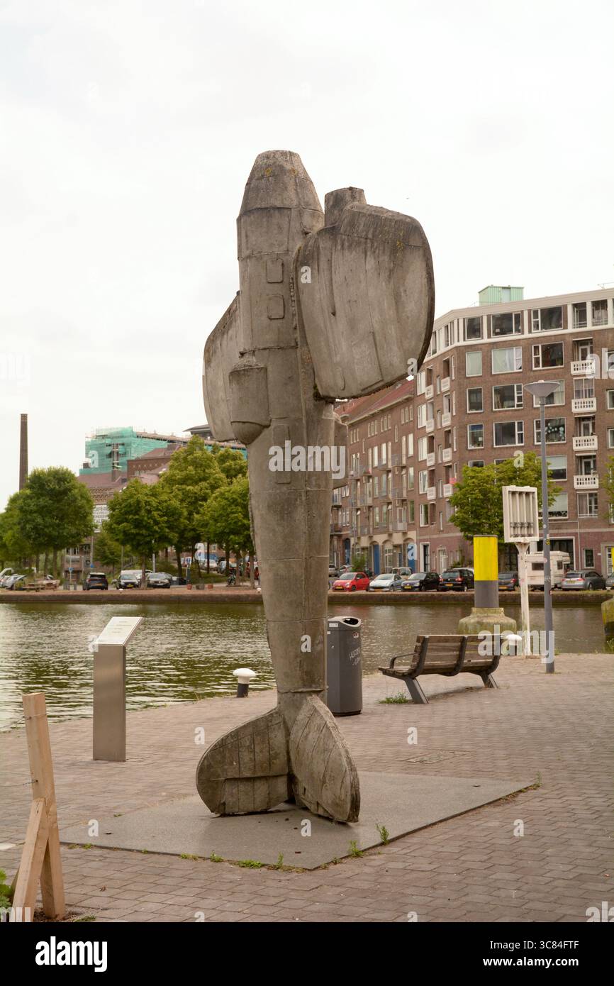 Die Schattenstatue von Onno Poiesz (2009) vor dem Museum Rotterdam 1940-1945 in Coolhaven, Rotterdam, Niederlande Stockfoto