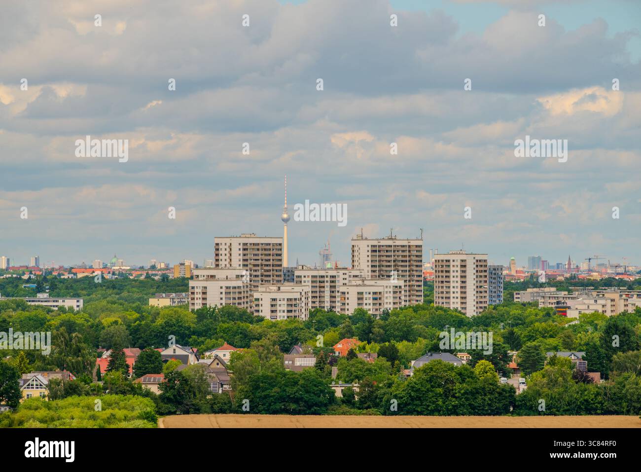 Skypoint Schönefeld - Skyline Berlin Stockfoto