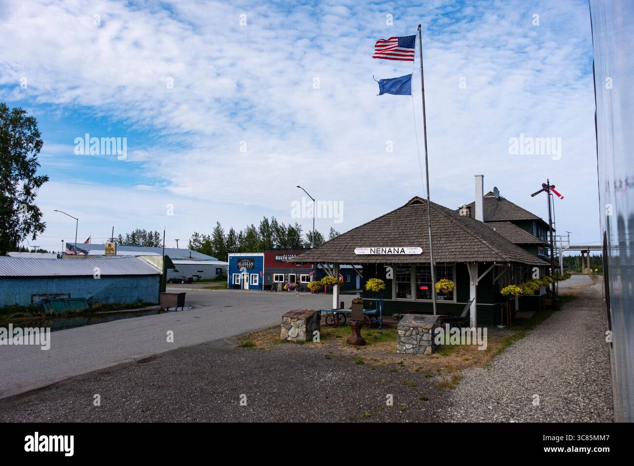 Der Denali Star Wilderness Express-Zug, der zwischen Fairbanks und |Denali verkehrte, hielt am Bahnhof Nenana Depot Alaska USA Stockfoto