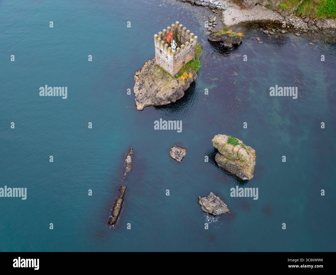 Das historische Mädchenschloss in der Nähe des Ufers im Bezirk Pazar der Provinz Rize Stockfoto