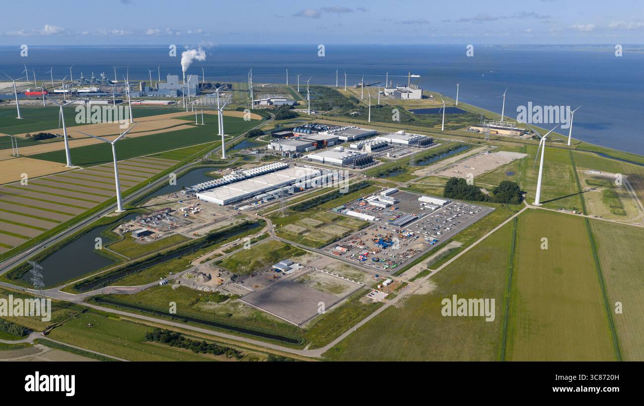 Riesiges Rechenzentrum, Rechenzentrum, Luftbild-Video in Eemshaven, Niederlande. Stockfoto