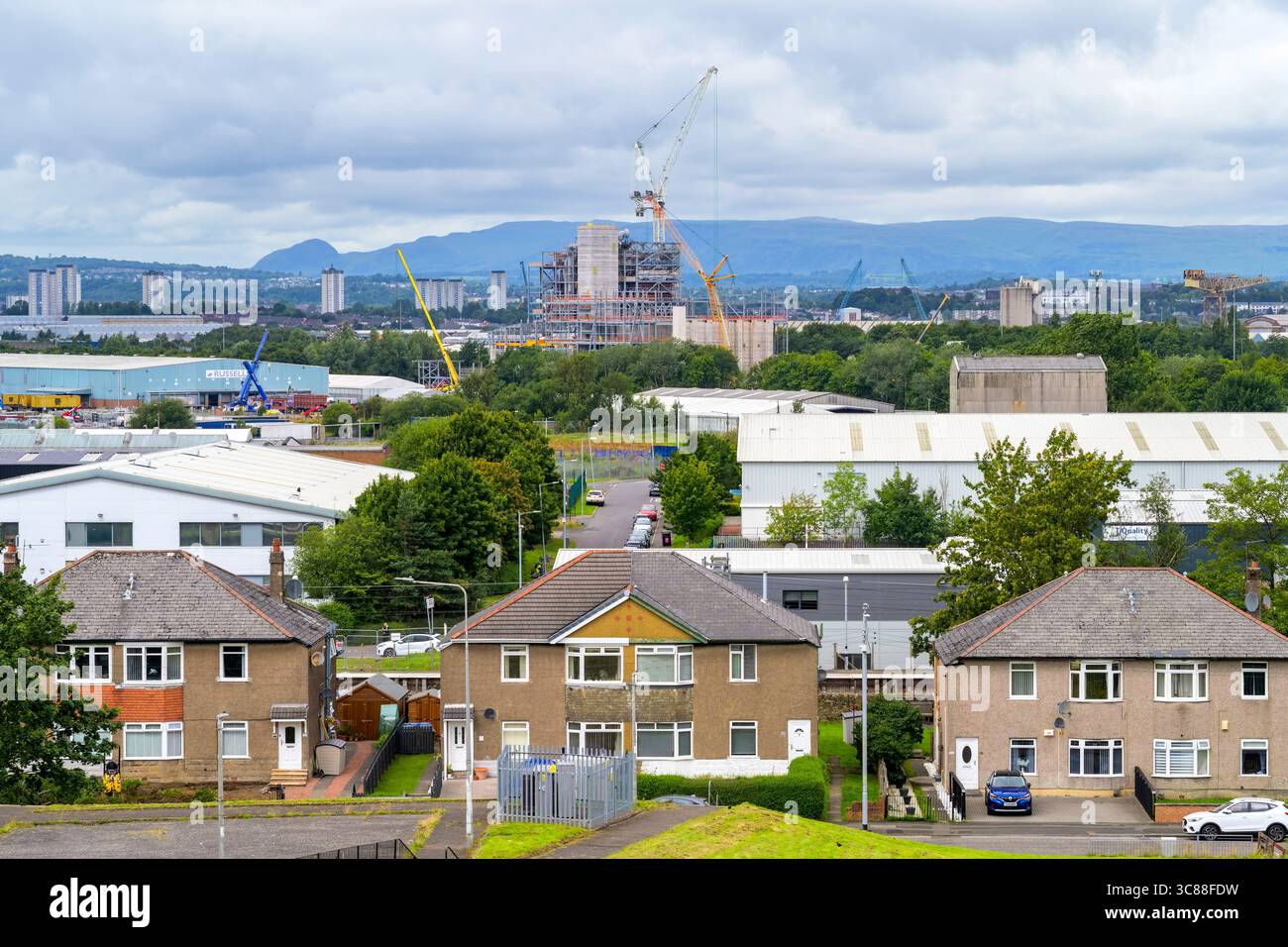 Bau des South Clyde Energy Centre an Energy from Waste Facility (EFW) in der Nähe von Wohnhäusern, Cardonald, Glasgow, Schottland, Vereinigtes Königreich Stockfoto