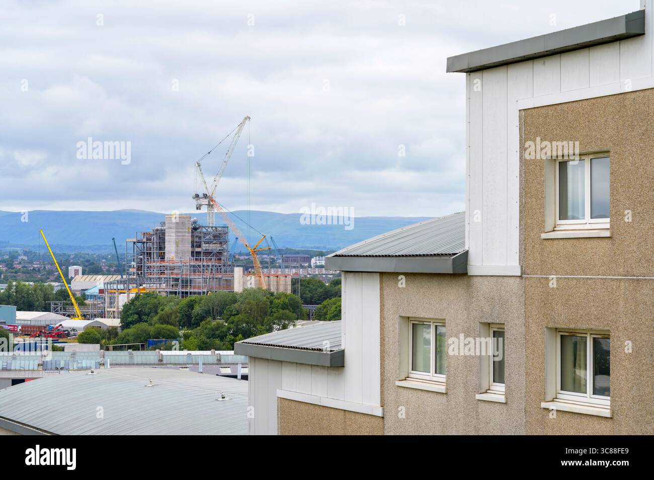 Bau des South Clyde Energy Centre an Energy from Waste Facility (EFW) in der Nähe von Wohnhäusern, Cardonald, Glasgow, Schottland, Vereinigtes Königreich Stockfoto