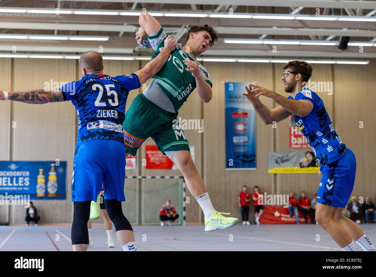 ELIAS NEWEL (FRISCH AUF! Goeppingen, #40) erzielt ein Tor, Aktion, Torwurf FRISCH AUF! Goeppingen (FAG) vs. TVB 1898 Stuttgart (TVB), Handball, Maenner, S-Cup Altensteig 2025, Finale, Spielzeit 2025/2026, 03.08.2025 Foto: Eibner-Pressefoto/Oliver Schmidt Stockfoto