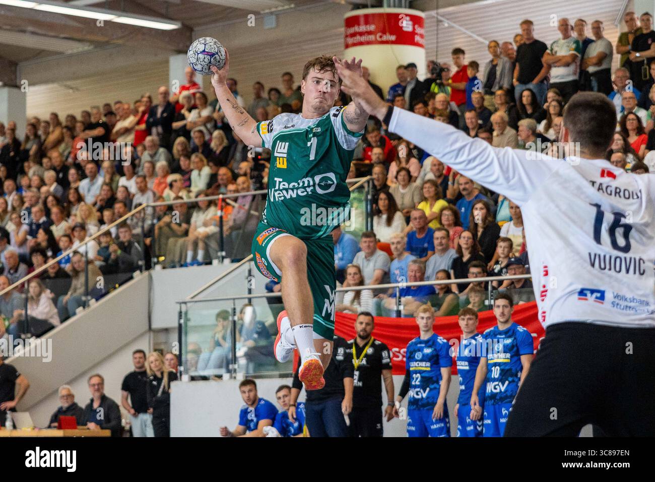 VICTOR KLOEVE (FRISCH AUF! Goeppingen, #07) erzielt ein Tor, Aktion, Torwurf FRISCH AUF! Goeppingen (FAG) vs. TVB 1898 Stuttgart (TVB), Handball, Maenner, S-Cup Altensteig 2025, Finale, Spielzeit 2025/2026, 03.08.2025 Foto: Eibner-Pressefoto/Oliver Schmidt Stockfoto