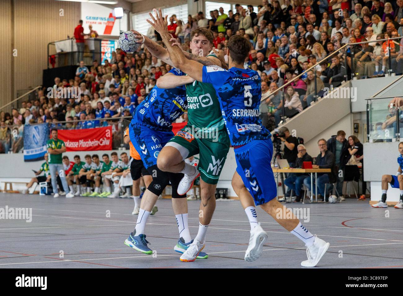 VICTOR KLOEVE (FRISCH AUF! Goeppingen, #07) erzielt ein Tor, Aktion, Torwurf FRISCH AUF! Goeppingen (FAG) vs. TVB 1898 Stuttgart (TVB), Handball, Maenner, S-Cup Altensteig 2025, Finale, Spielzeit 2025/2026, 03.08.2025 Foto: Eibner-Pressefoto/Oliver Schmidt Stockfoto