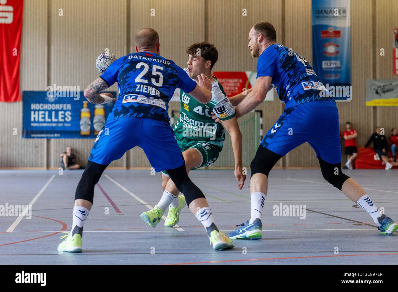 ELIAS NEWEL (FRISCH AUF! Goeppingen, #40) erzielt ein Tor, Aktion, Torwurf FRISCH AUF! Goeppingen (FAG) vs. TVB 1898 Stuttgart (TVB), Handball, Maenner, S-Cup Altensteig 2025, Finale, Spielzeit 2025/2026, 03.08.2025 Foto: Eibner-Pressefoto/Oliver Schmidt Stockfoto