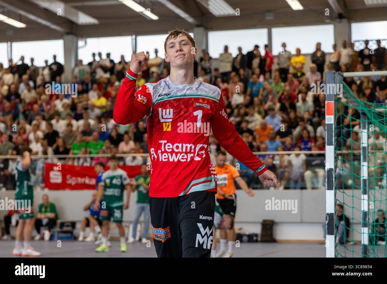 JULIAN BUCHELE (FRISCH AUF! Goeppingen, #01) jubelt/freut sich, Jubel, Emotion, Freude, Begeisterung, positive Emotionen FRISCH AUF! Goeppingen (FAG) vs. TVB 1898 Stuttgart (TVB), Handball, Maenner, S-Cup Altensteig 2025, Finale, Spielzeit 2025/2026, 03.08.2025 Foto: Eibner-Pressefoto/Oliver Schmidt Stockfoto