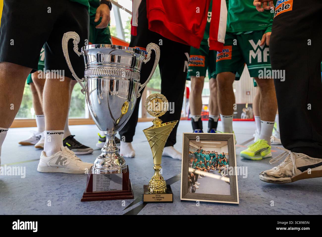 S-Cup Pokale FRISCH AUF! Goeppingen (FAG) vs. TVB 1898 Stuttgart (TVB), Handball, Maenner, S-Cup Altensteig 2025, Finale, Spielzeit 2025/2026, 03.08.2025 Foto: Eibner-Pressefoto/Oliver Schmidt Stockfoto