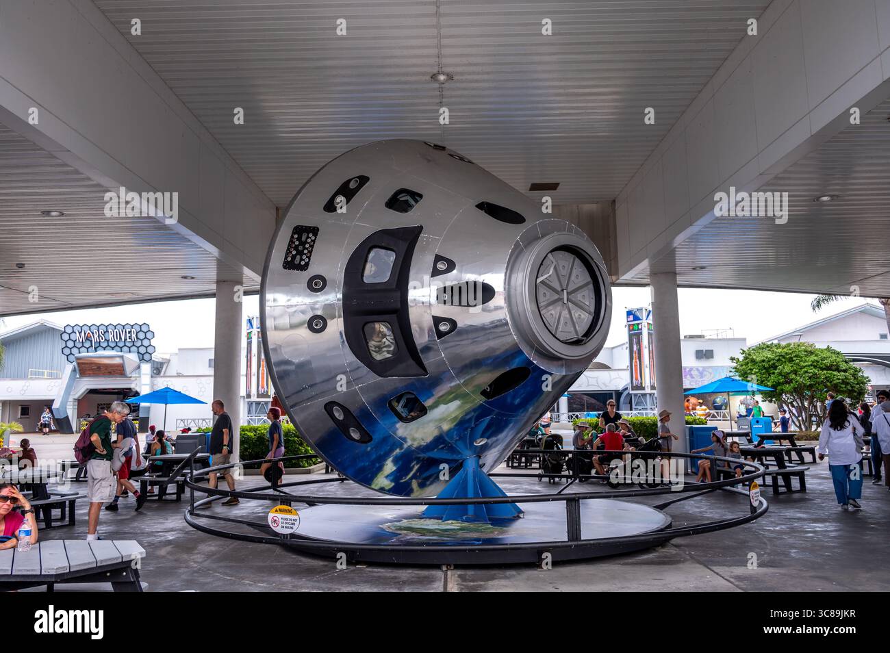 Merritt Island, Florida - 7. Juli 2025: Raketenkapsel im Kennedy Space Center Stockfoto