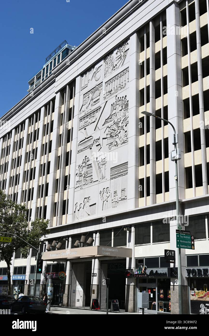 LOS ANGELES, KALIFORNIEN - 30. JULI 2025: Das Broadway Spring Center in der Innenstadt von Los Angeles. Stockfoto