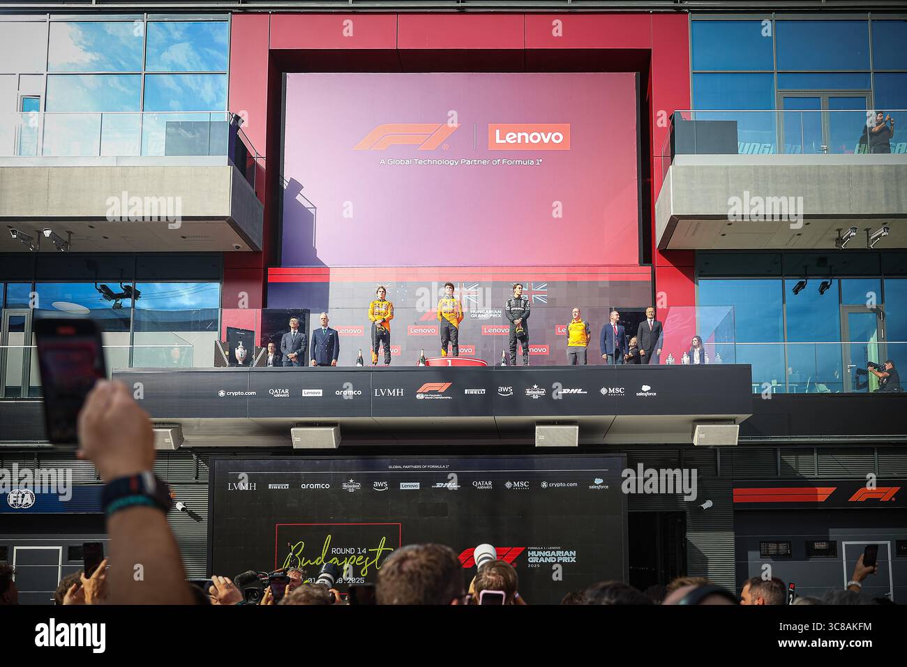 Podium des Rennens: Lando Norris gewinnt vor Oscar Piastri und George Russel während des ungarischen GP, Budapest vom 31. Juli bis 4. August 2025. Formel 1 Welt c Stockfoto