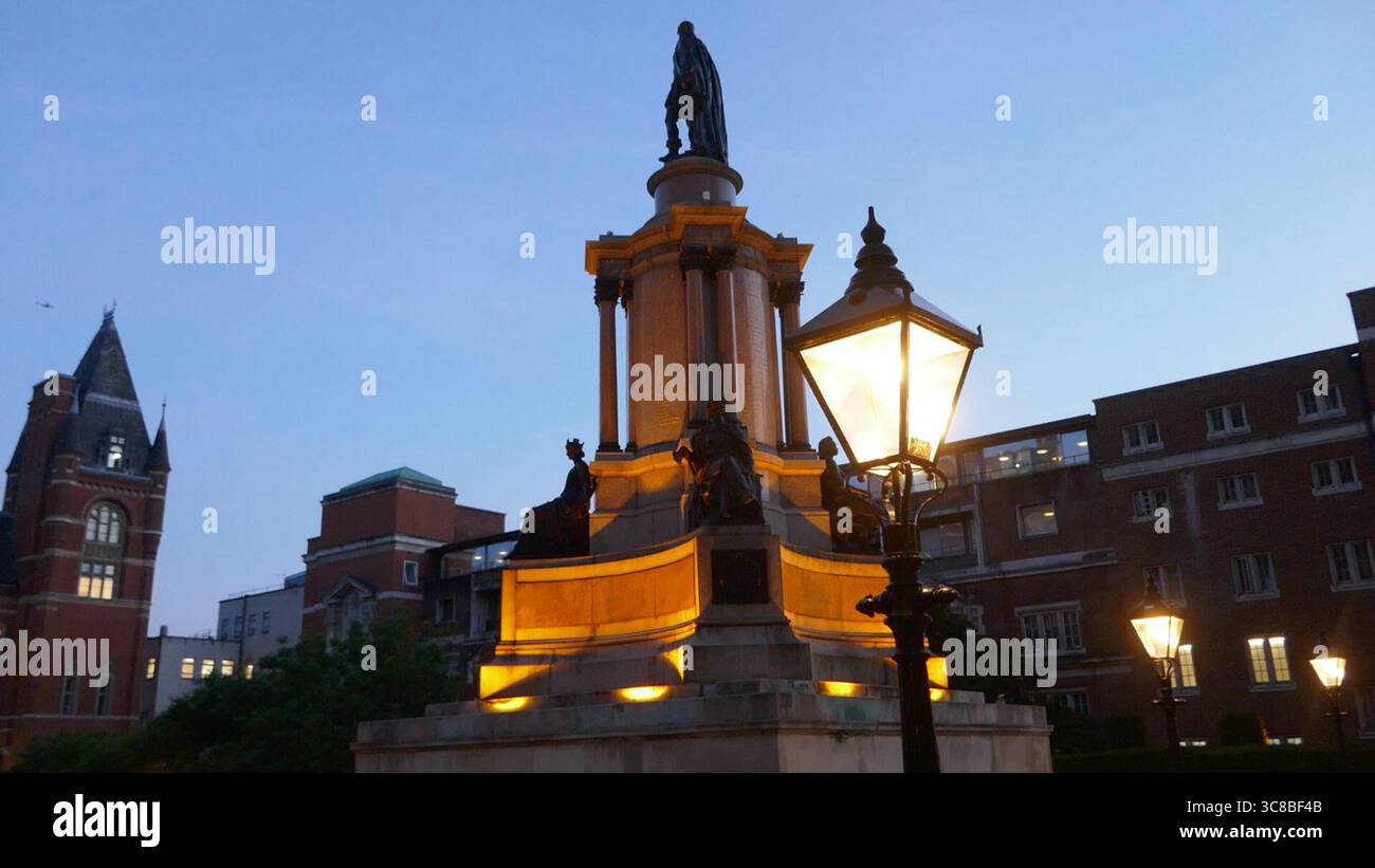 London, England, Vereinigtes Königreich 29. Mai 2025 Royal Albert Hall am 29. Mai 2025 in London, England, Vereinigtes Königreich. An diesem legendären Veranstaltungsort gab es Live-Konzerte von vielen Künstlern wie Annie Lennox, Kylie Minogue, Andrea Bocelli, Coldplay, Muse, k.d. lang, David Bowie, Brandi Carlile und Elton John, die Beatles, die Rolling Stones, Jimi Hendrix, Donna Summer, Pink Floyd, Frank Sinatra, Liza Minnelli, The Who, Led Zeppelin, Die Zimmerleute, Bob Dylan, Sting, Eric Clapton, Adele, Jay Z, die Mörder, Due Lipa, Gladys Knight, Dame Shirley Bassey, Nicole Scherzinger und viele mehr. Pho Stockfoto