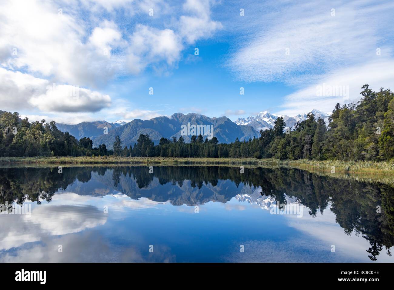 Lake Matheson, Westland-Nationalpark, Westküste Neuseelands, See-Reflexion des Aoraki Mount Cook und Mount Tasman Southern alps Mountains Stockfoto