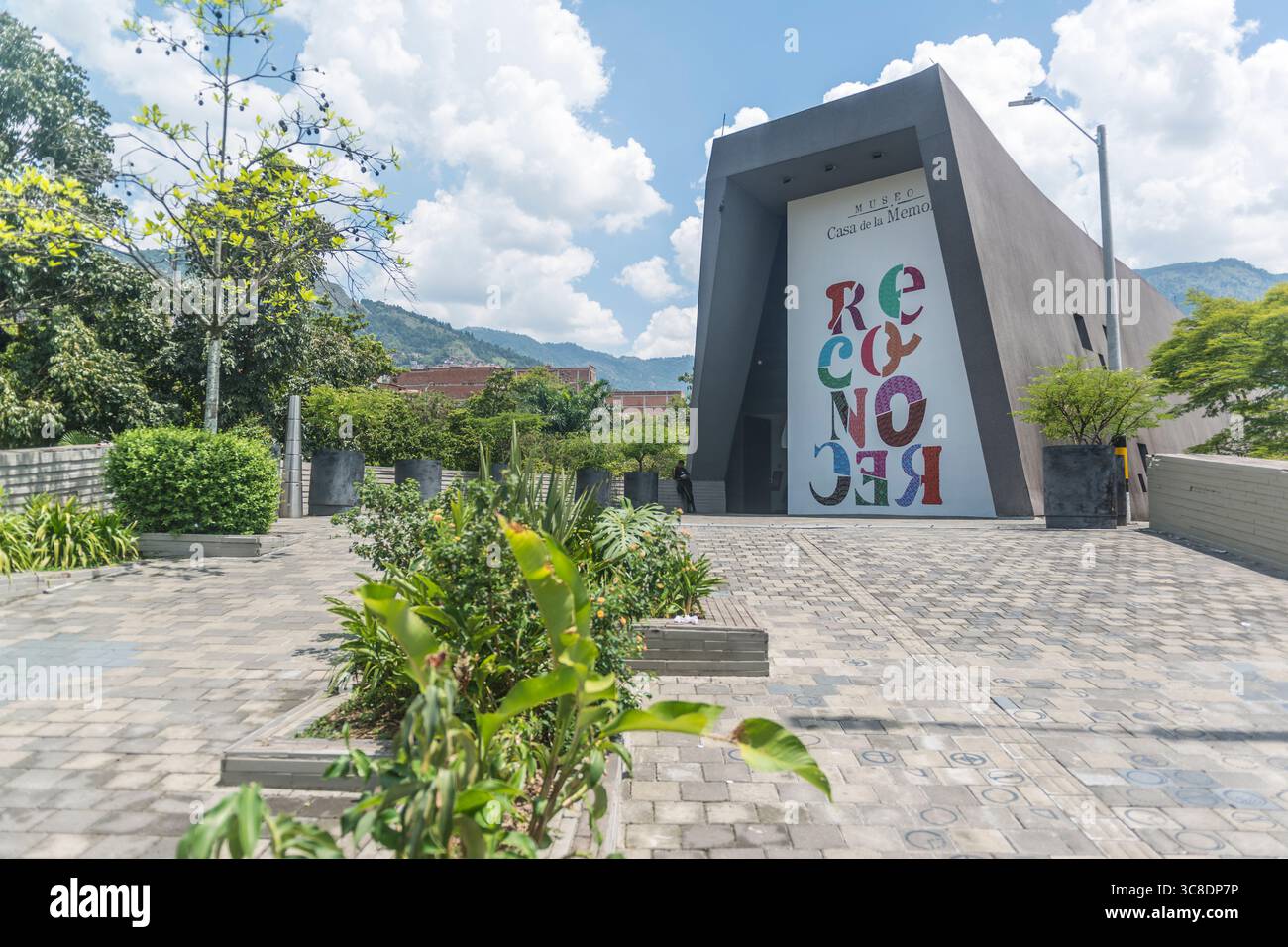 Eingang zum Museo Casa de la Memoria, House of Memory in Medellin, Kolumbien. Stockfoto