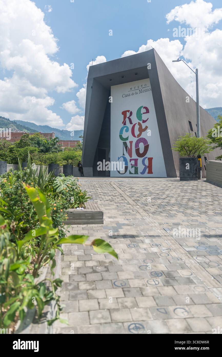 Eingang zum Museo Casa de la Memoria, House of Memory in Medellin, Kolumbien. Stockfoto