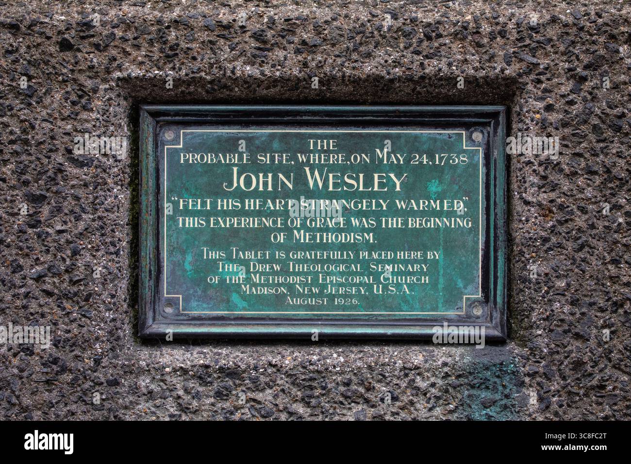 London, UK - 20. August 2024: Eine Gedenktafel an der Aldersgate Street in London, Großbritannien, die den wahrscheinlichen Ort markiert, an dem John Wesley eine Erfahrung der Anmut machte Stockfoto
