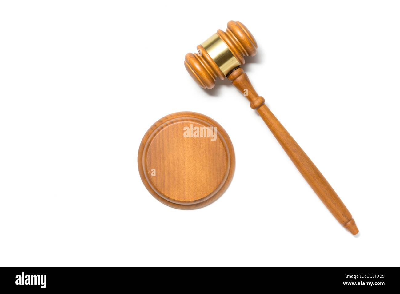 Hölzerner Richter Hammer isoliert auf weißem Hintergrund Stockfoto