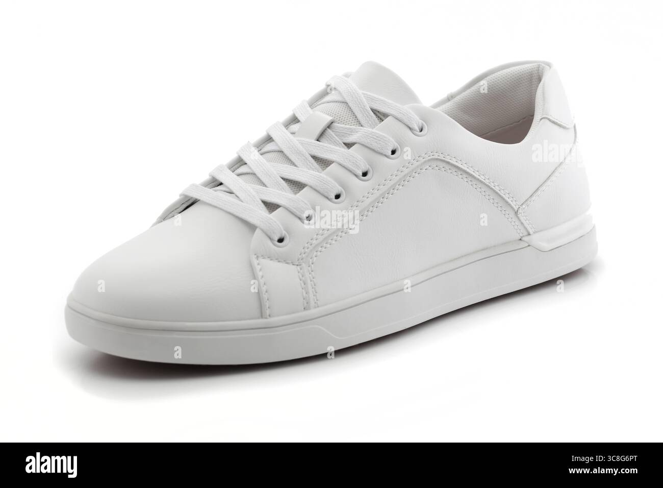Freizeitschuh für Herren in weiß Stockfoto