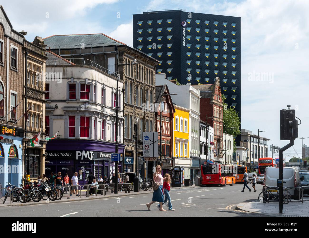 Blick auf die St Mary Street im Stadtzentrum von Cardiff, South Wales, Großbritannien Stockfoto