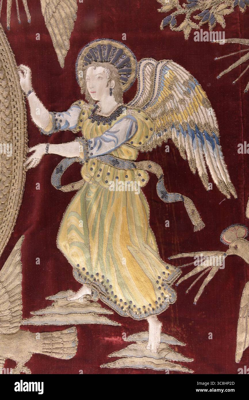 Detail des Altarfrontals der hl. Katharina von Alexandria, toskanische Stickereien, Mitte des 16. Jahrhunderts, Seide- und Metallfäden auf rotem Samt. San Gimignano Stockfoto