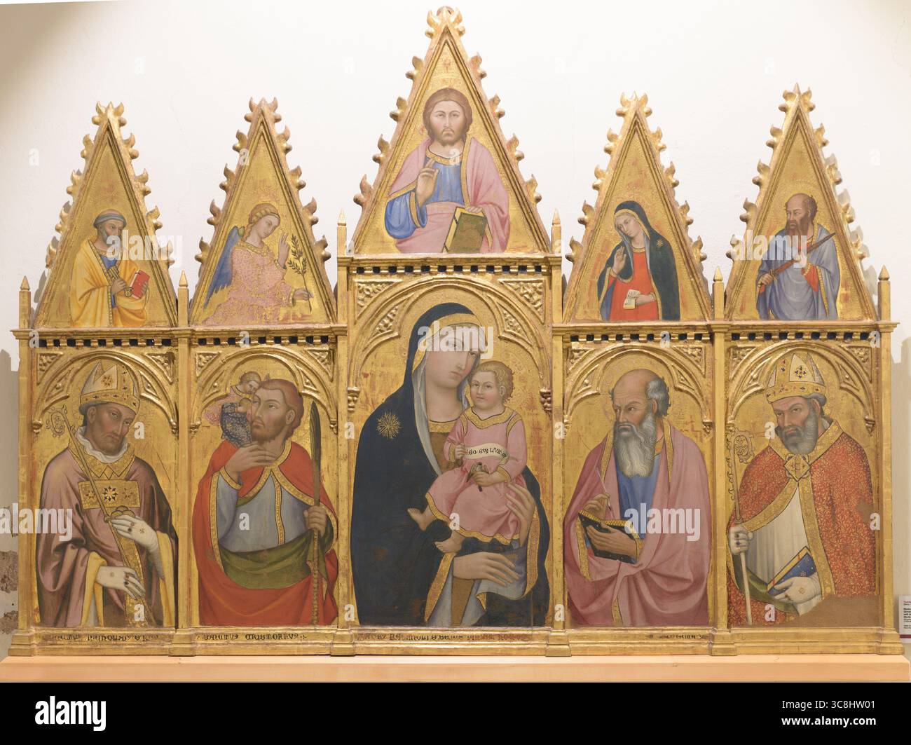 Madonna und Kind mit Heiligen von Taddeo di Bartolo, Tempera auf Platte, um 1400, Palazzo Comunale (Palazzo del Popolo), San Gimignano, Italien. Stockfoto