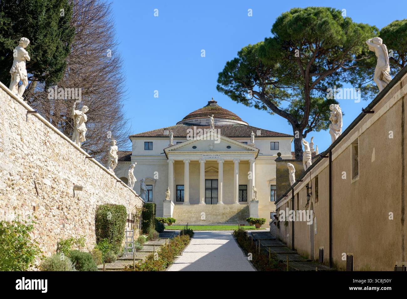 Villa La Rotonda (Villa Almerico Capra) von Andrea Palladio in Vicenza, Italien, bekannt für seine Symmetrie, den klassischen Portikus und den atemberaubenden Blick auf die Ven Stockfoto