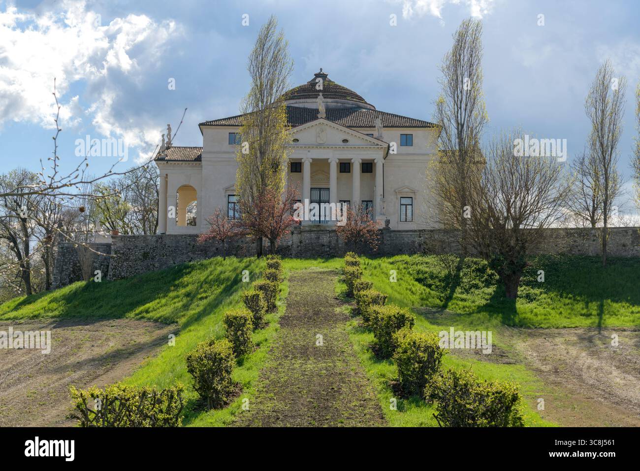 Villa La Rotonda (Villa Almerico Capra) von Andrea Palladio in Vicenza, Italien, bekannt für seine Symmetrie, den klassischen Portikus und den atemberaubenden Blick auf die Ven Stockfoto