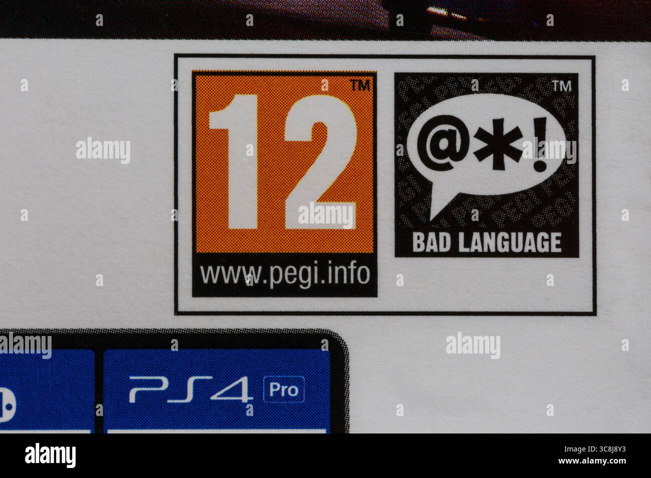 12 12 pegi-Bewertung, Pan-European Game Information on PlayStation PS4 Videospiel with Bad language – European Video Game Content Rating System Stockfoto