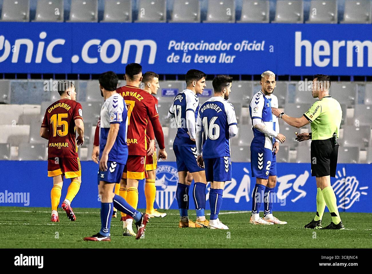12. Februar 2021, Sabadell, Spanien: Stoichkov von CE Sabadell während des Liga SmartBank Spiels zwischen CE Sabadell und Real Zaragoza in Estadi Nova Creu Alta in Sabadell, Spanien. (Kreditbild: © Gerard Franco/DAX via ZUMA Wire) Stockfoto