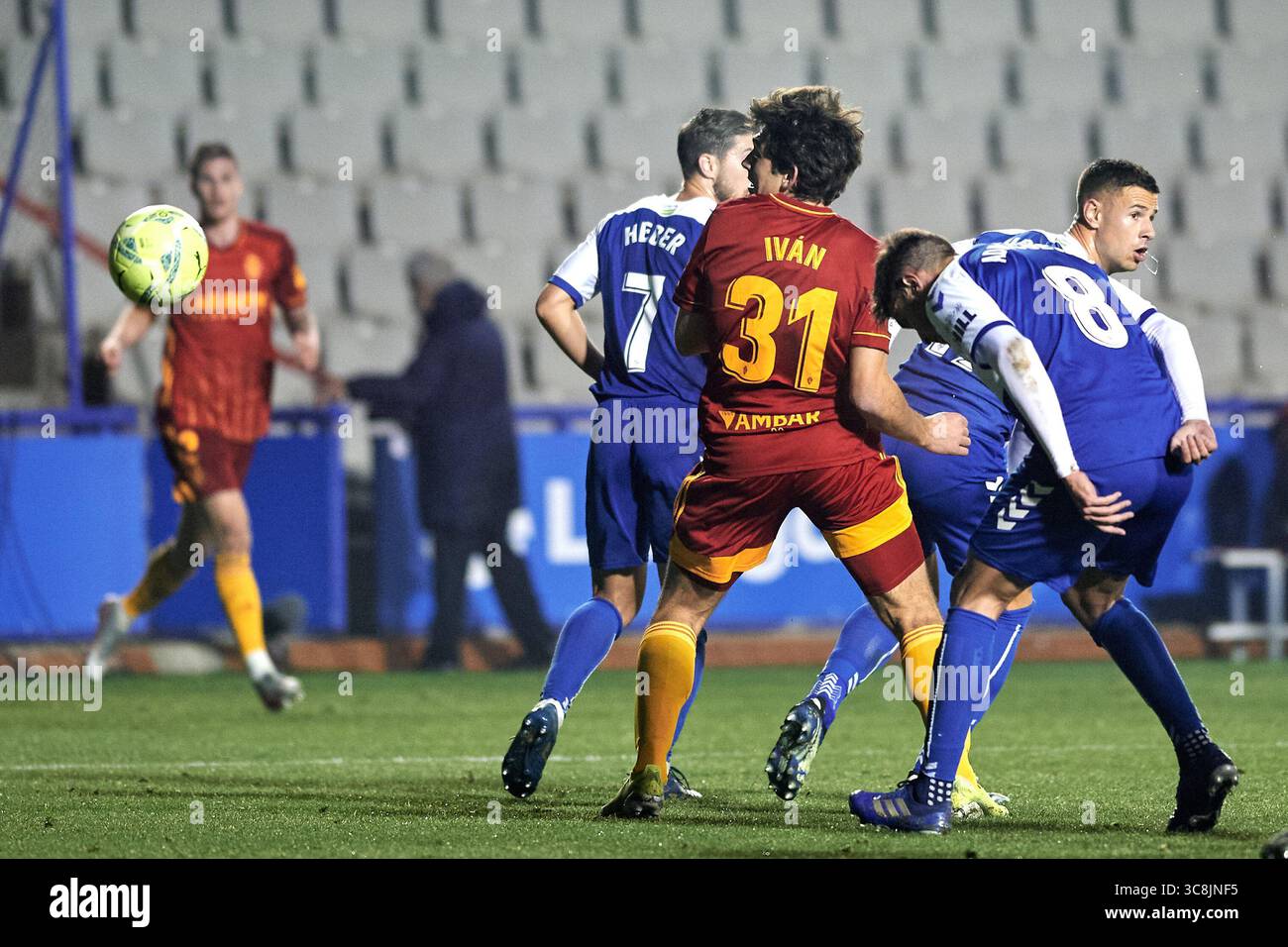 12. Februar 2021, Sabadell, Spanien: Ivan von Real Zaragoza während des Liga SmartBank Spiels zwischen CE Sabadell und Real Zaragoza in Estadi Nova Creu Alta in Sabadell, Spanien. (Kreditbild: © Gerard Franco/DAX via ZUMA Wire) Stockfoto