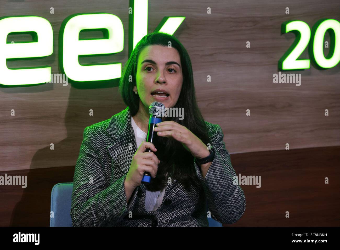 Sao Paulo, Sao Paulo, Brasilien. August 2025. Sao Paulo (SP), 4. August 2025 Ã¢â‚¬' Climate Week/CUBO/SP Ã¢â‚¬'' The Deeptechs for Industrial Decarbonization Panel mit Bruno z. (Brasilien-Deutschland Handelskammer) und Andreisa Flores (CUBO Itau), bei der Climate Week, einer der größten Veranstaltungen, die sich mit Klimainnovationen und dem Übergang zu einer kohlenstoffarmen Wirtschaft in Lateinamerika beschäftigen. Vom 4. Bis 8. August veranstalten Unibanco und Cubo Itau zum zweiten Mal in Folge die Sao Paulo Climate Week, inspiriert von internationalen Veranstaltungen wie der New York Climate Week. Die Initiative verändert Sao Pa Stockfoto