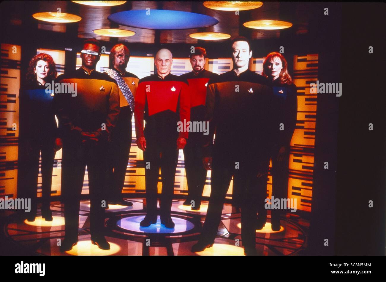 ERSCHEINUNGSDATUM: 1966 TITEL: Star Trek STUDIO: Paramount TV PLOT: Im 23. Jahrhundert erforschen Captain James T. Kirk und die Crew der U.S.S. Enterprise die Galaxie und verteidigen die Vereinigte Föderation der Planeten. DIE HAUPTROLLE: William Shatner Leonard Nimoy DeForest Kelley. (Credit Image: © Paramount TV/Entertainment Pictures/ZUMAPRESS.com) NUR REDAKTIONELLE VERWENDUNG! Nicht für kommerzielle ZWECKE! Stockfoto