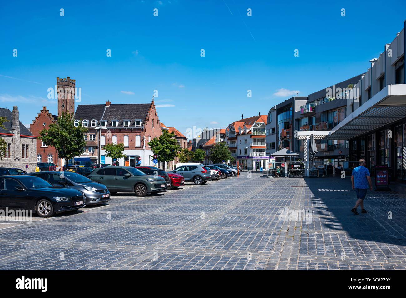 Markt oder alter Marktplatz im Stadtzentrum von Waregem, Westflandern, Belgien 11. Juli 2025 Stockfoto