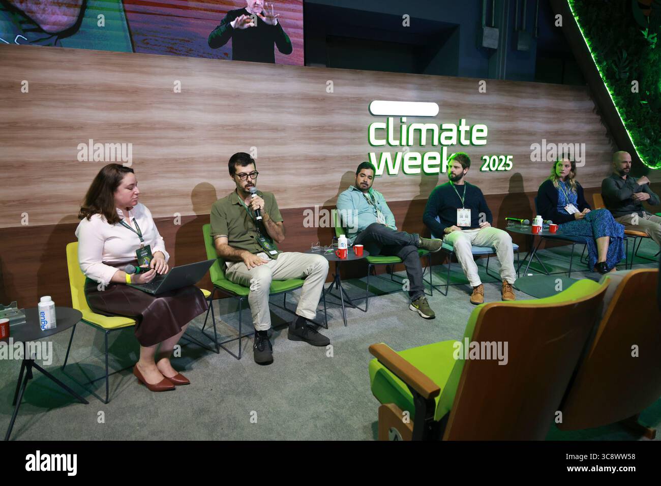 Sao Paulo, Sao Paulo, Brasilien. August 2025. Sao Paulo (SP), 4. August 2025 Ã¢â‚¬' Klimawoche/Cubo/SP Ã¢â‚¬' Biodata Panel: Eine neue strategische Grenze mit Julia Motte-Baumvol (Sorbonne Abu Dhabi), Leonardo Trevelin (ITV), Gabriel Nunes (Puxirum), Heitor Fipi (Bioflore), Chrissy Durkin (Landkarte des Lebens) und Emiliano Ramalho (Instituto Mamiraua), die sich für den Übergang zur CO2-Wirtschaft in Lateinamerika zum Thema eines der größten klimainnovation widmen. Vom 4. Bis 8. August veranstalten Unibanco und Cubo Itau zum zweiten Mal in Folge die Sao Paulo Climate Week, ins Stockfoto