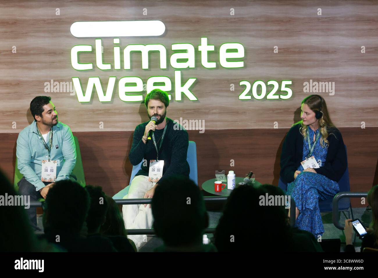 Sao Paulo, Sao Paulo, Brasilien. August 2025. Sao Paulo (SP), 4. August 2025 Ã¢â‚¬' Klimawoche/Cubo/SP Ã¢â‚¬' Biodata Panel: Eine neue strategische Grenze mit Julia Motte-Baumvol (Sorbonne Abu Dhabi), Leonardo Trevelin (ITV), Gabriel Nunes (Puxirum), Heitor Fipi (Bioflore), Chrissy Durkin (Landkarte des Lebens) und Emiliano Ramalho (Instituto Mamiraua), die sich für den Übergang zur CO2-Wirtschaft in Lateinamerika zum Thema eines der größten klimainnovation widmen. Vom 4. Bis 8. August veranstalten Unibanco und Cubo Itau zum zweiten Mal in Folge die Sao Paulo Climate Week, ins Stockfoto