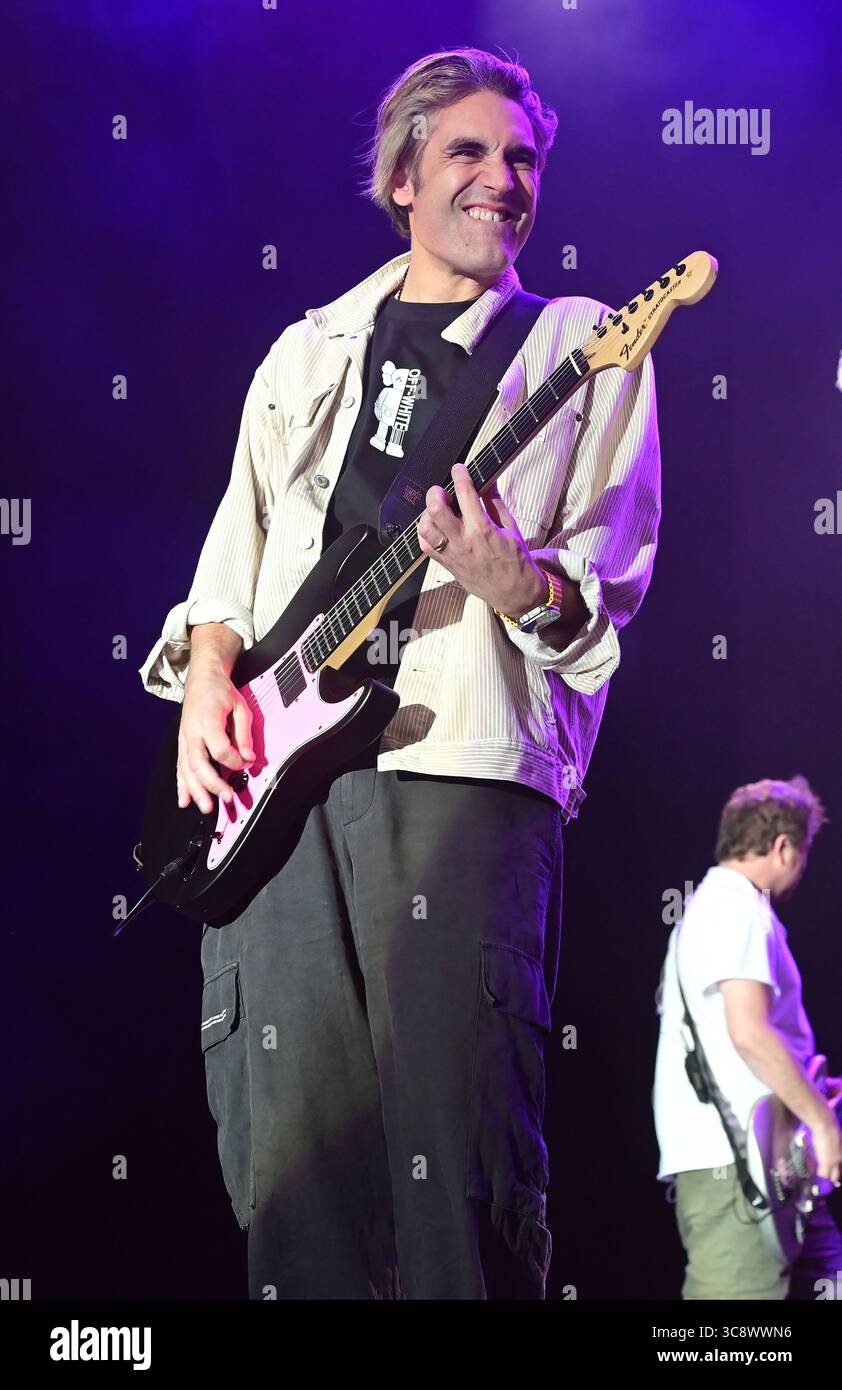 Auftritt im Konzert in der Piece Hall in Halifax mit Charlie Simpson Where: Halifax, Vereinigtes Königreich When: 04 Jul 2025 Credit: Graham Finney/WENN Stockfoto